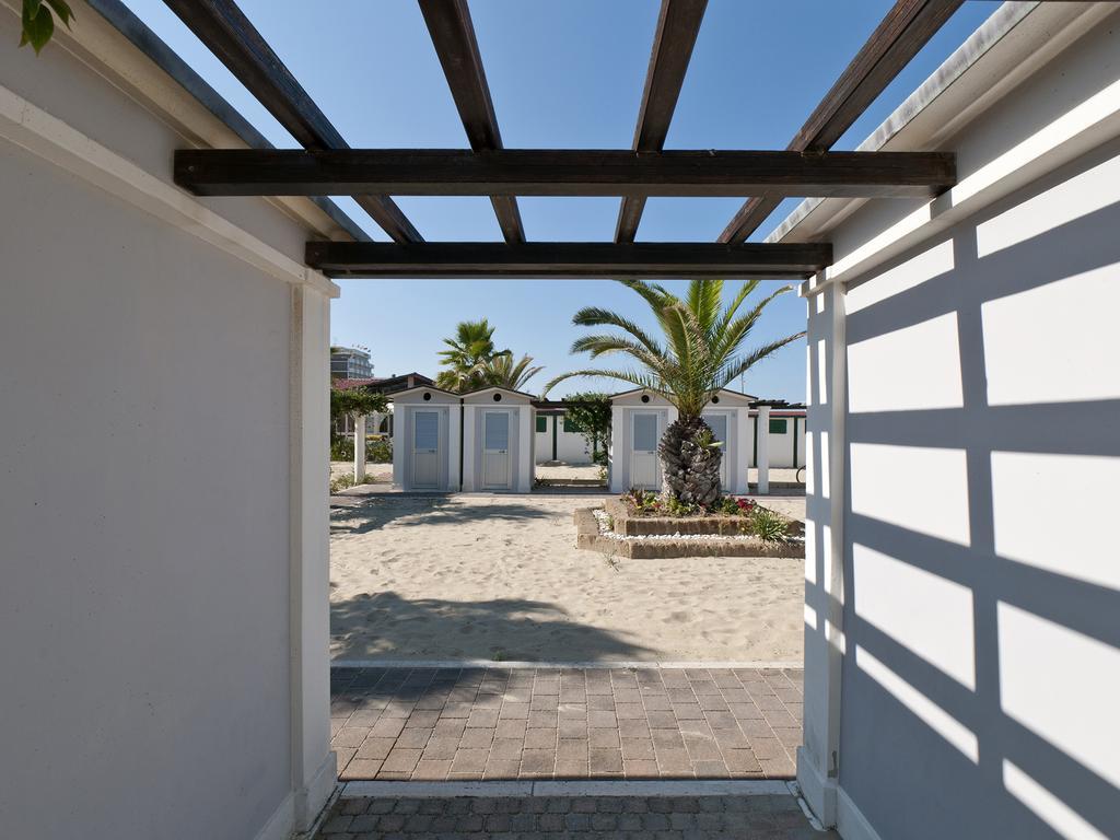 Hotel Eden Альба-Адриатика Экстерьер фото